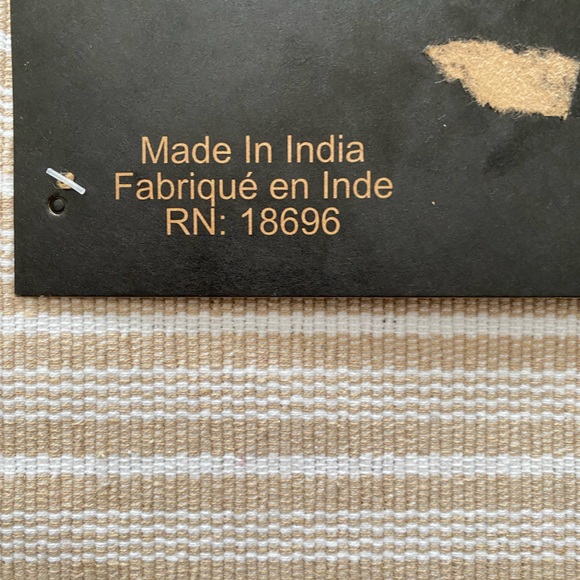 NWT White and Tan Rectangular Placemats - Picture 4 of 6